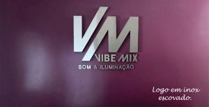 Letra Caixa Cromada